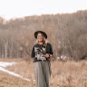 Meet your Posher, Carly jane